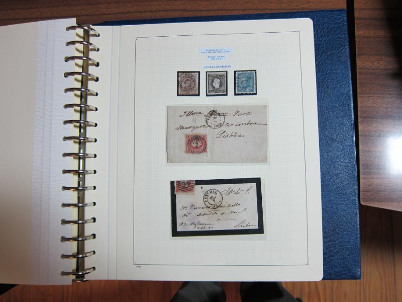 0019 (260).JPG -     Lote:    19      Marcofilia      Lotes Especiais       Descrição:         Portugal. Colecção especializada de carimbos de duplo círculo, tipo 1852, montada em 4 álbuns Lindner, com selos de diversas emissões e cartas, com estudo minucioso de cada marca. Lote a ver.         Lote       Valor Base:     &euro; 2.500,00     Valor Venda:     Retirado     